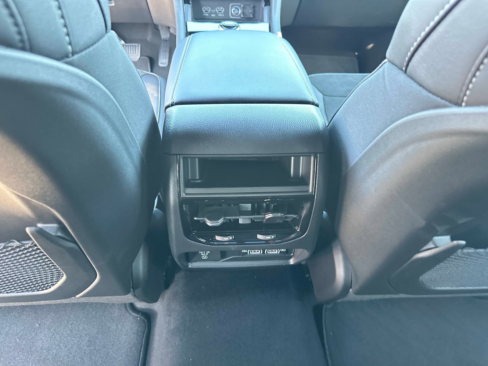 New 2025 Jeep Grand Cherokee Altitude AWD/4WD image 17