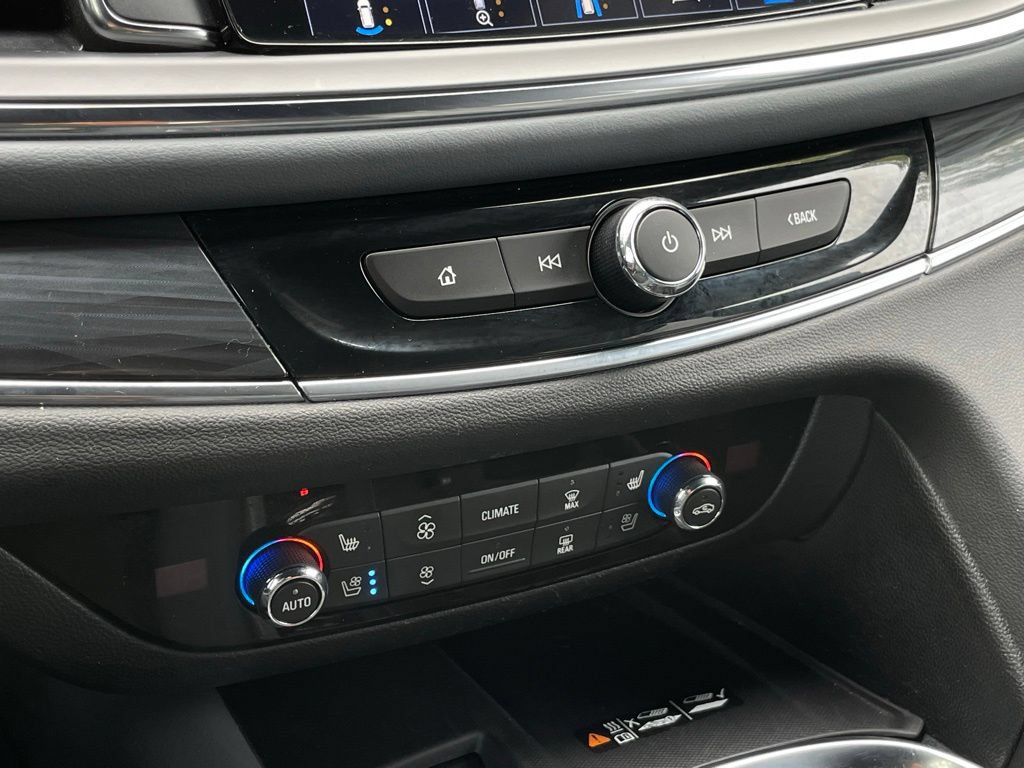 Used 2024 Buick Enclave Premium AWD/4WD image 18