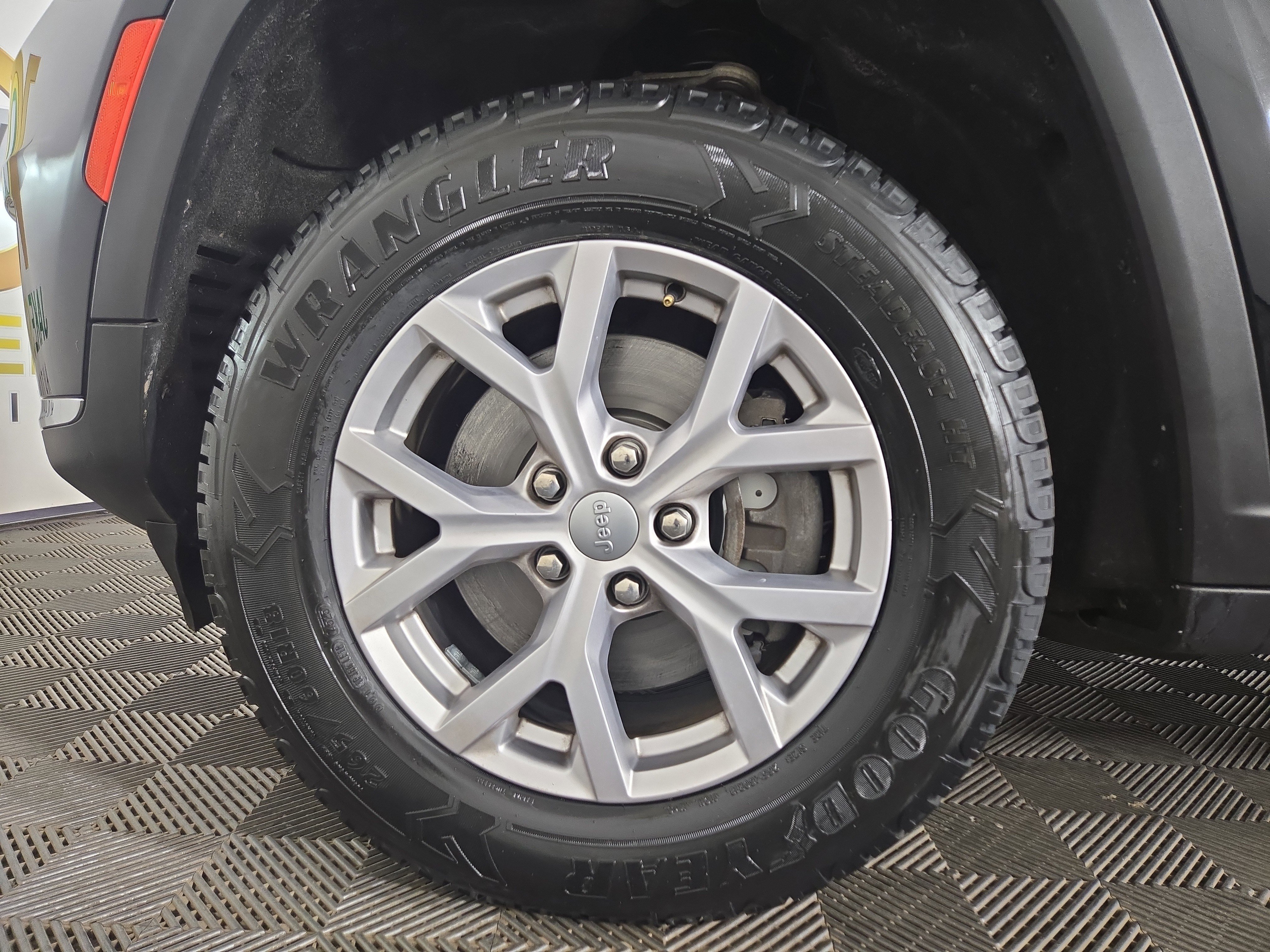 Used 2021 Jeep Grand Cherokee L Limited image 37