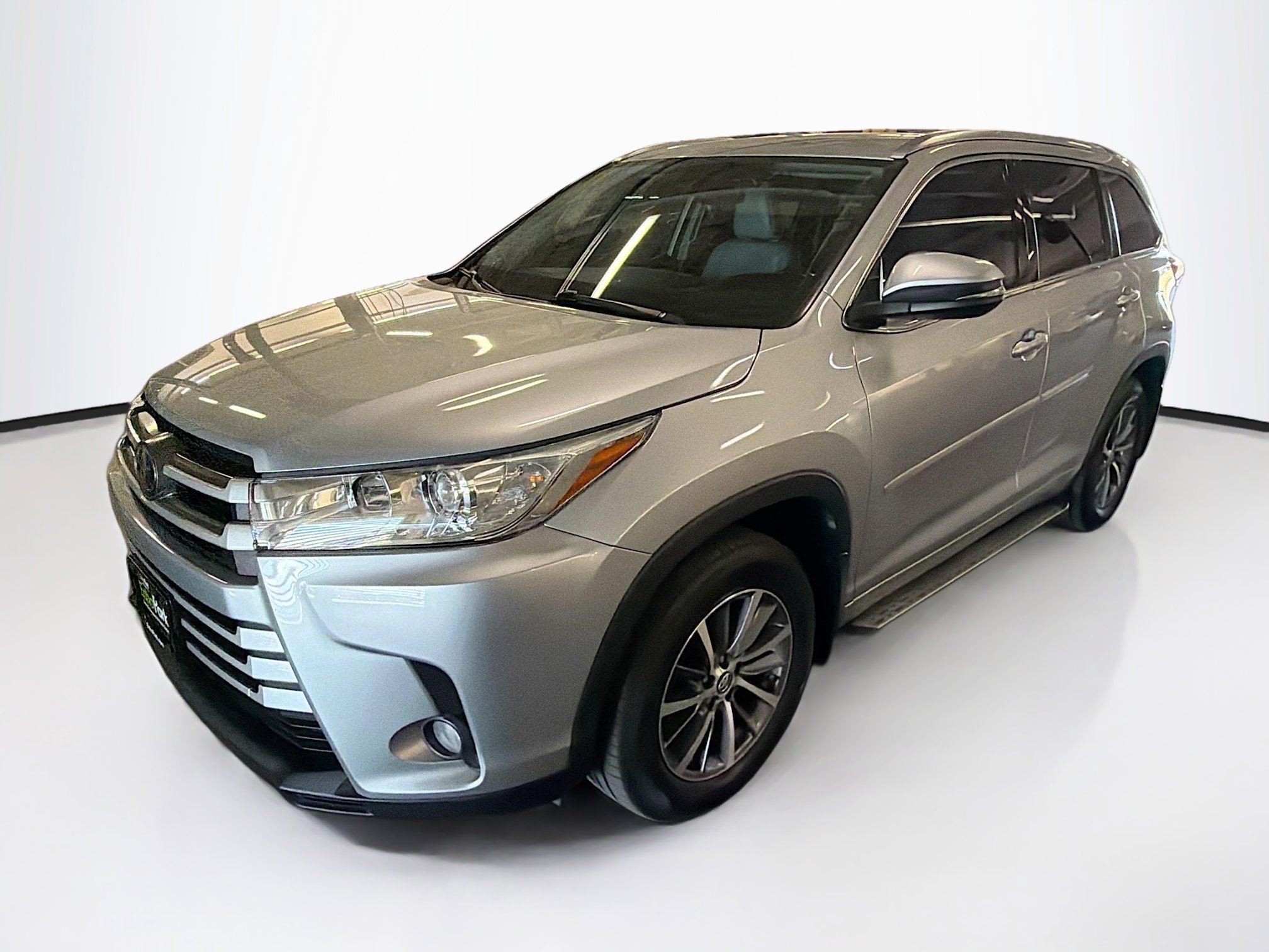 Used 2018 Toyota Highlander XLE w/ Protection Package #3 AWD/4WD image 3