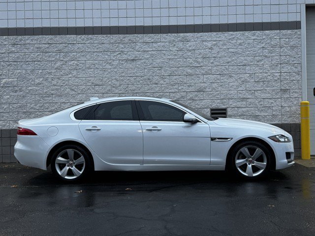 Used 2017 Jaguar XF RWD image 16