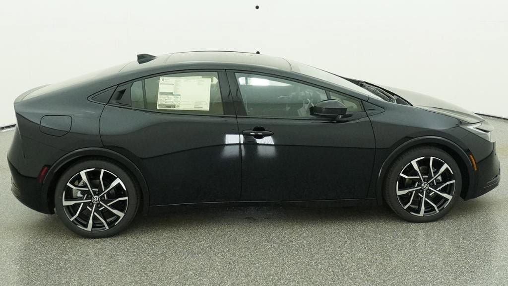 New 2026 Toyota Prius Plug-In Hybrid FWD image 11