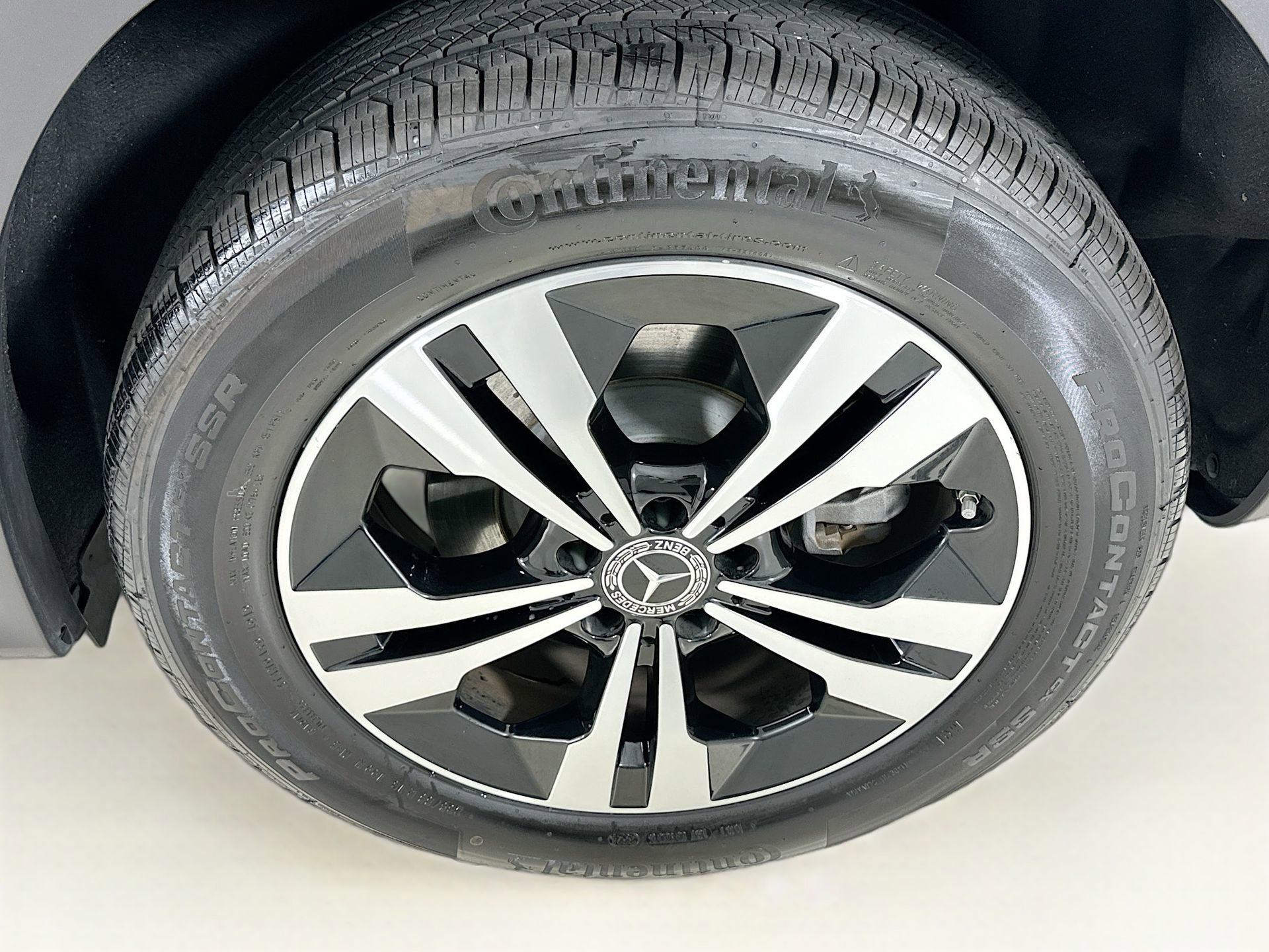 Certified 2025 Mercedes-Benz GLB 250 image 32