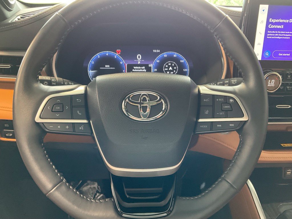 Used 2024 Toyota Highlander Platinum AWD/4WD image 11
