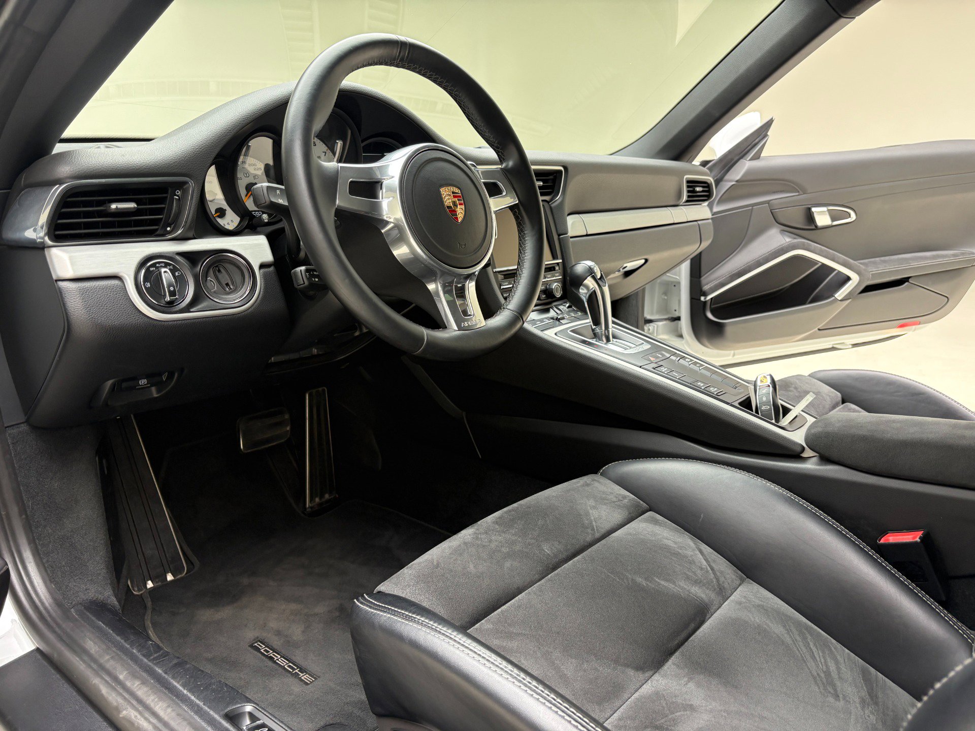 Used 2015 Porsche 911 GT3 RWD image 18