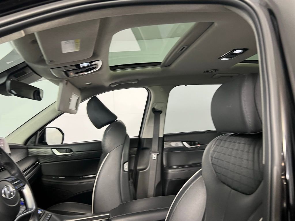 Used 2023 Hyundai Palisade Limited w/ Winter Package image 23