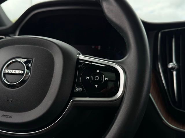 Used 2023 Volvo XC60 B5 Plus AWD/4WD image 9