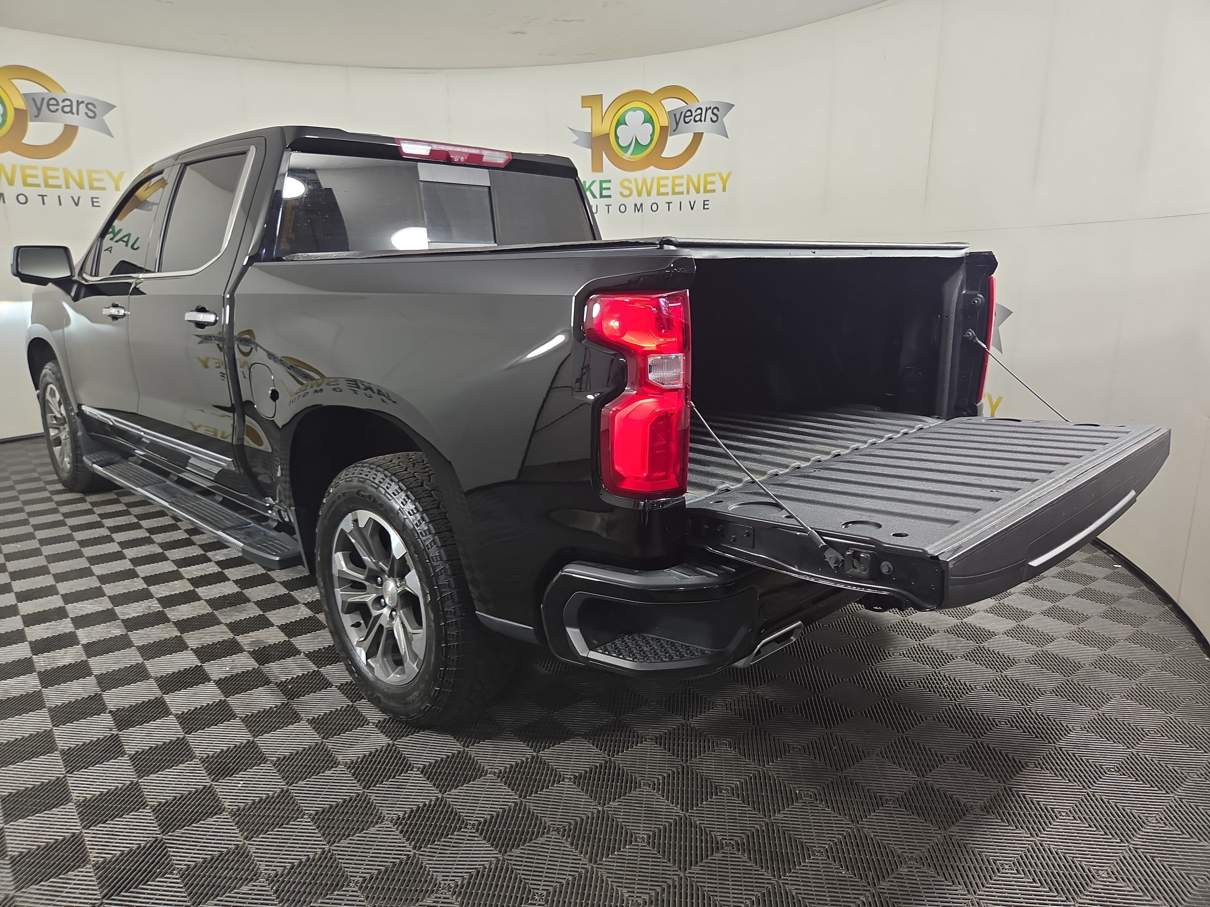 Certified 2023 Chevrolet Silverado 1500 High Country w/ Technology Package AWD/4WD image 33