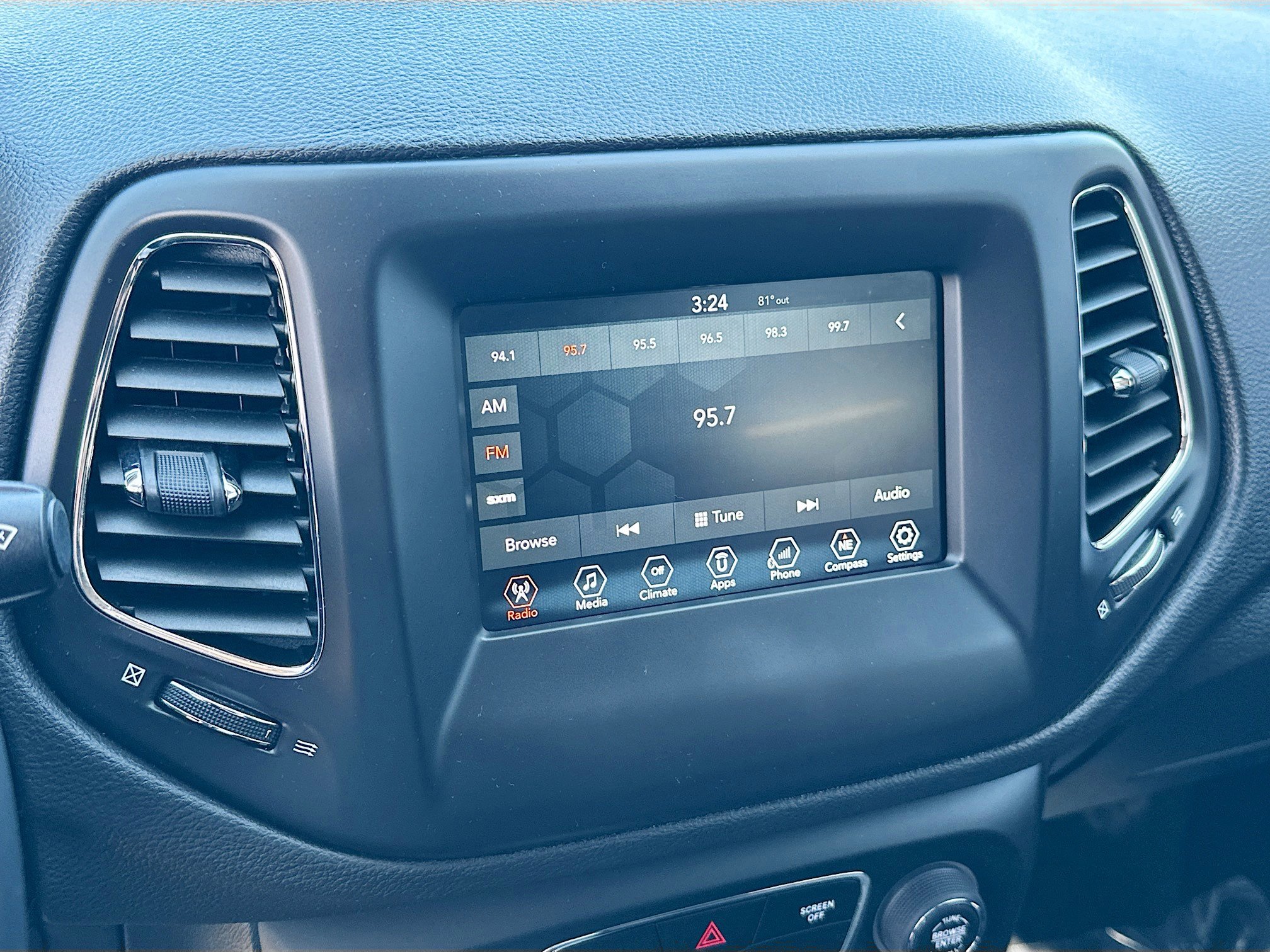 Used 2018 Jeep Compass Latitude w/ Popular Equipment Group image 13