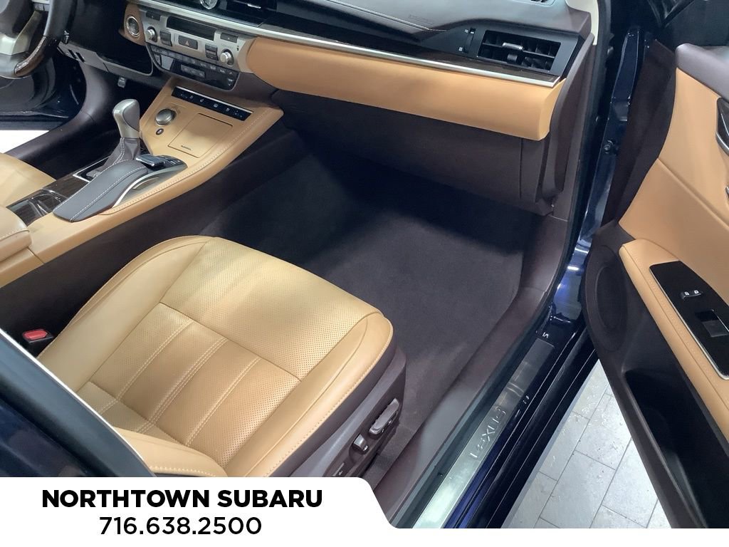 Used 2018 Lexus ES 350 w/ Luxury Package w/Wood Trim image 22