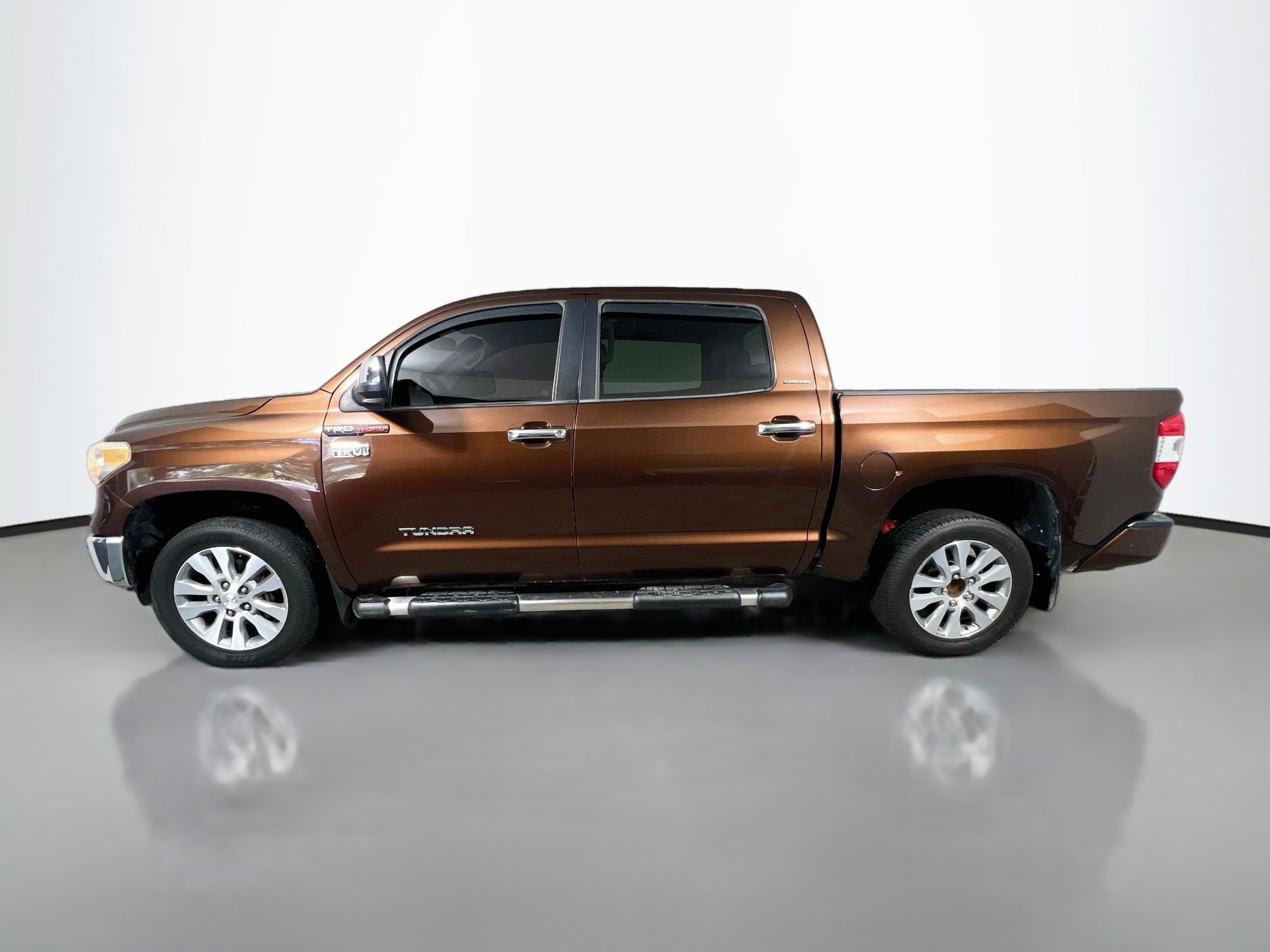 Used 2016 Toyota Tundra Limited w/ Limited Premium Package AWD/4WD image 9