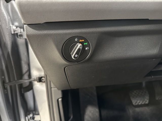 Certified 2025 Volkswagen Jetta SE image 10