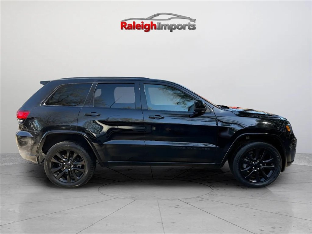 Used 2019 Jeep Grand Cherokee Altitude AWD/4WD image 4
