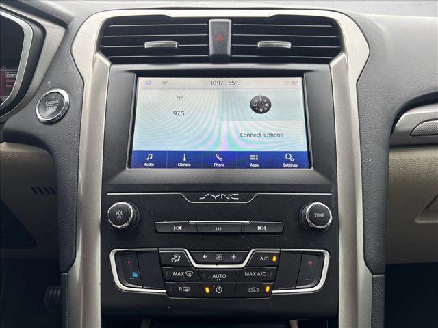 Used 2019 Ford Fusion SE image 18