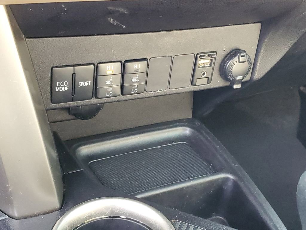 Used 2015 Toyota RAV4 Limited image 20