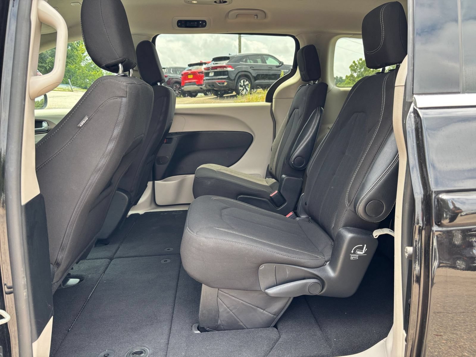 Used 2024 Chrysler Voyager LX FWD image 26