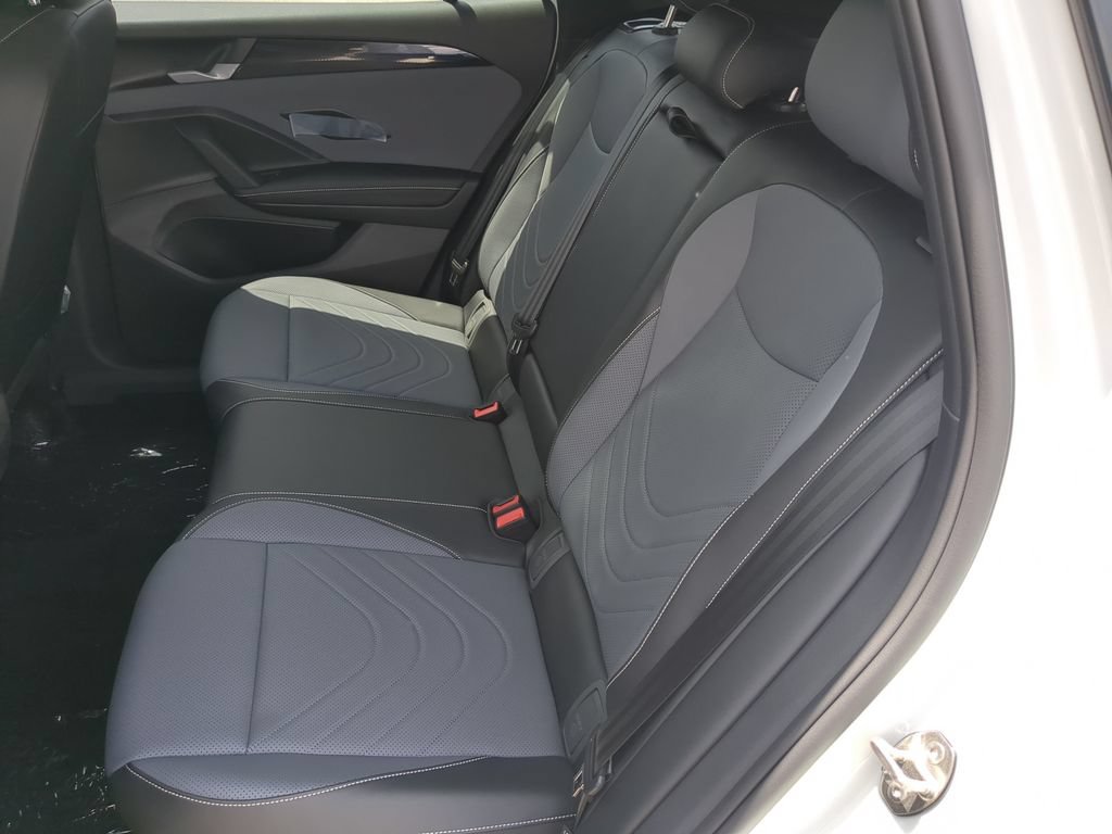 New 2026 Volkswagen Tiguan SE R-Line FWD image 16