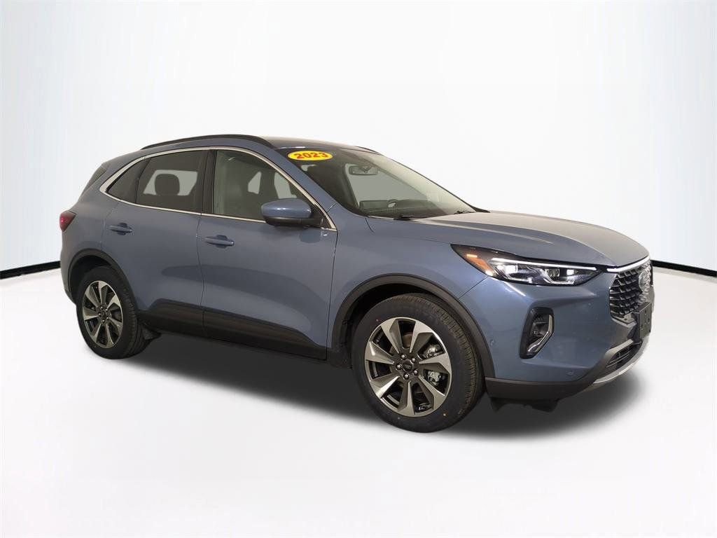 Used 2023 Ford Escape Platinum w/ Premium Technology Package image 2