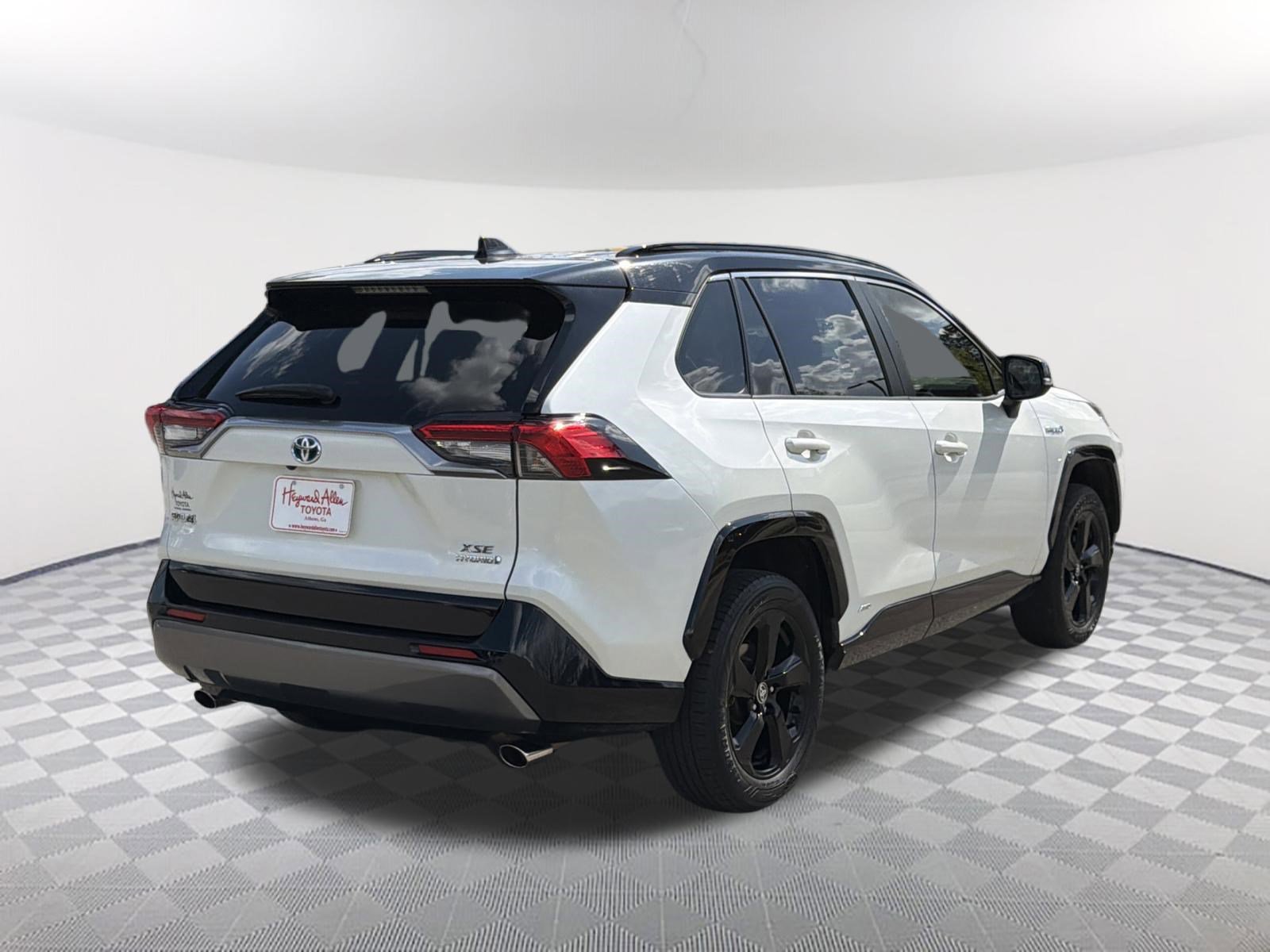 Used 2020 Toyota RAV4 XSE image 17