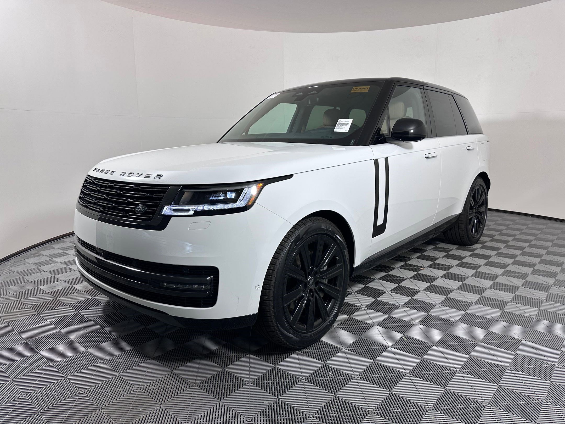 New 2025 Land Rover Range Rover SE