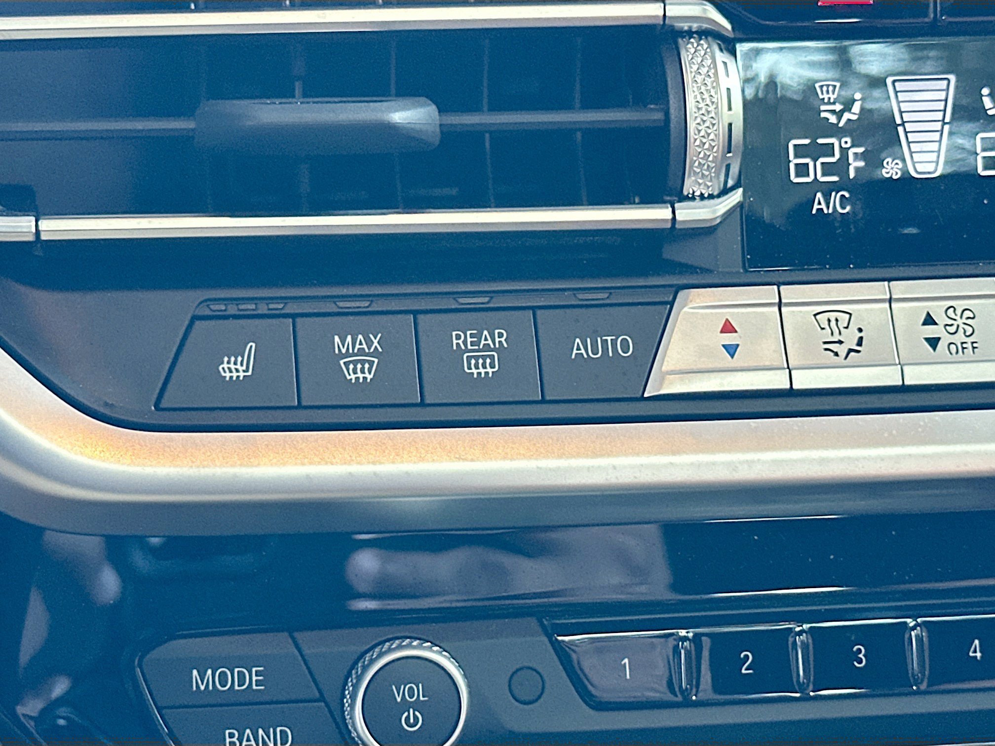 Certified 2025 BMW X4 xDrive30i image 20