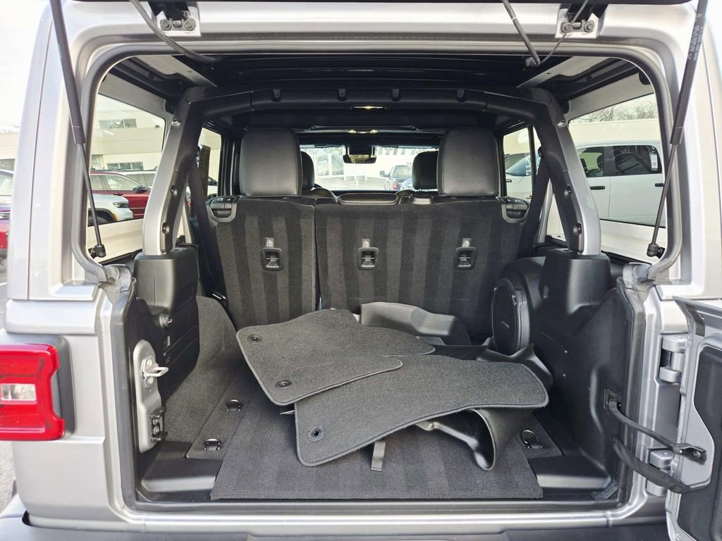 Used 2021 Jeep Wrangler Unlimited Sahara image 18
