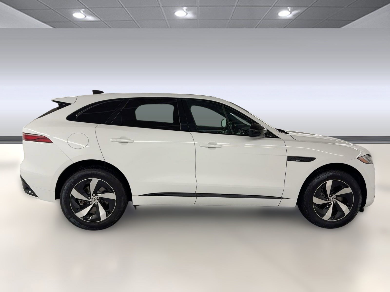 Used 2024 Jaguar F-PACE R-Dynamic S image 8