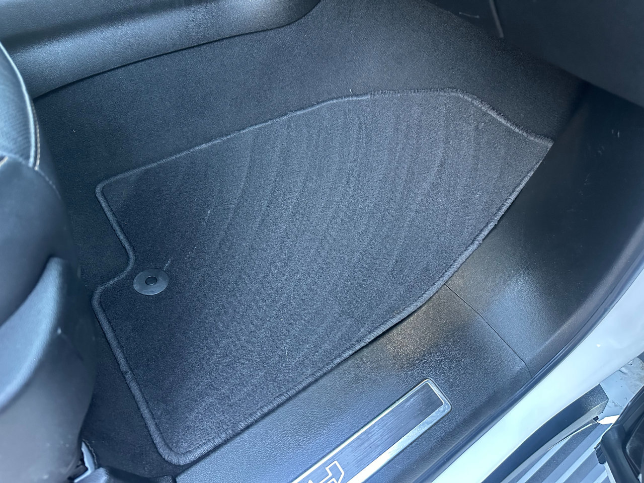 Used 2022 GMC Yukon XL AT4 image 37