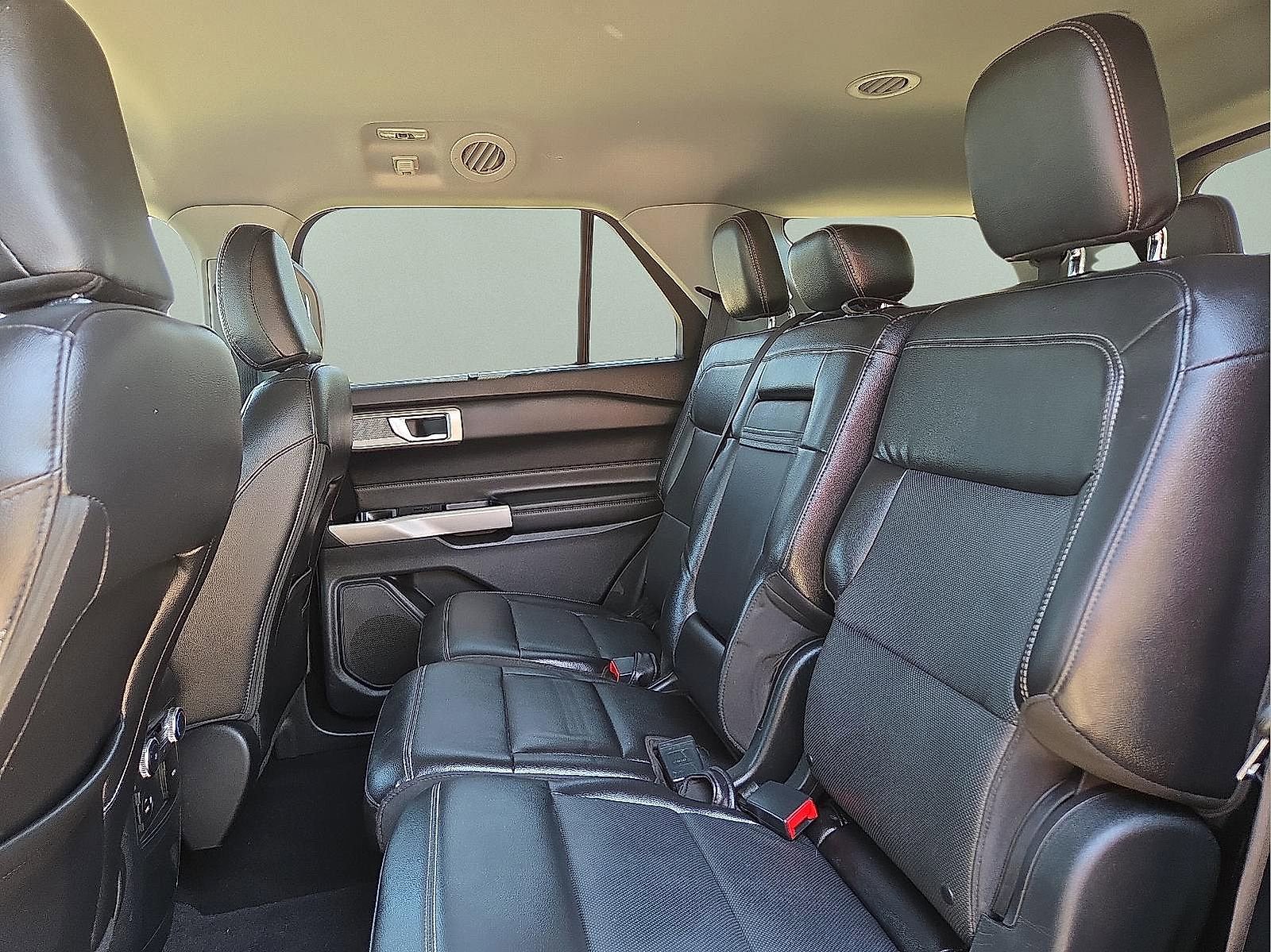 Used 2022 Ford Explorer Limited image 11