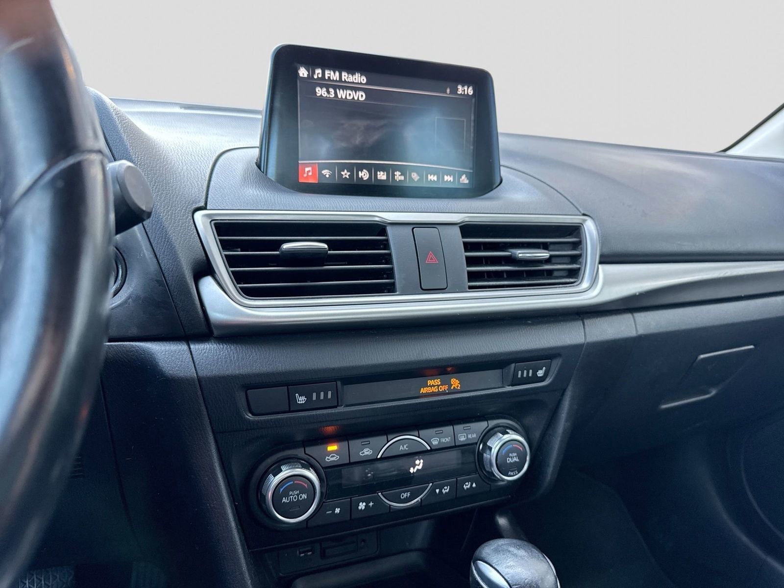 Used 2018 MAZDA MAZDA3 Touring image 26