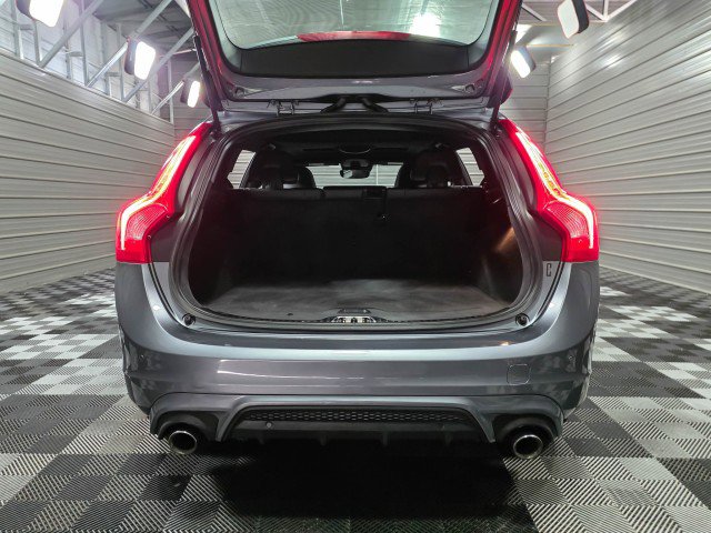 Used 2018 Volvo V60 T6 R-Design Platinum image 37