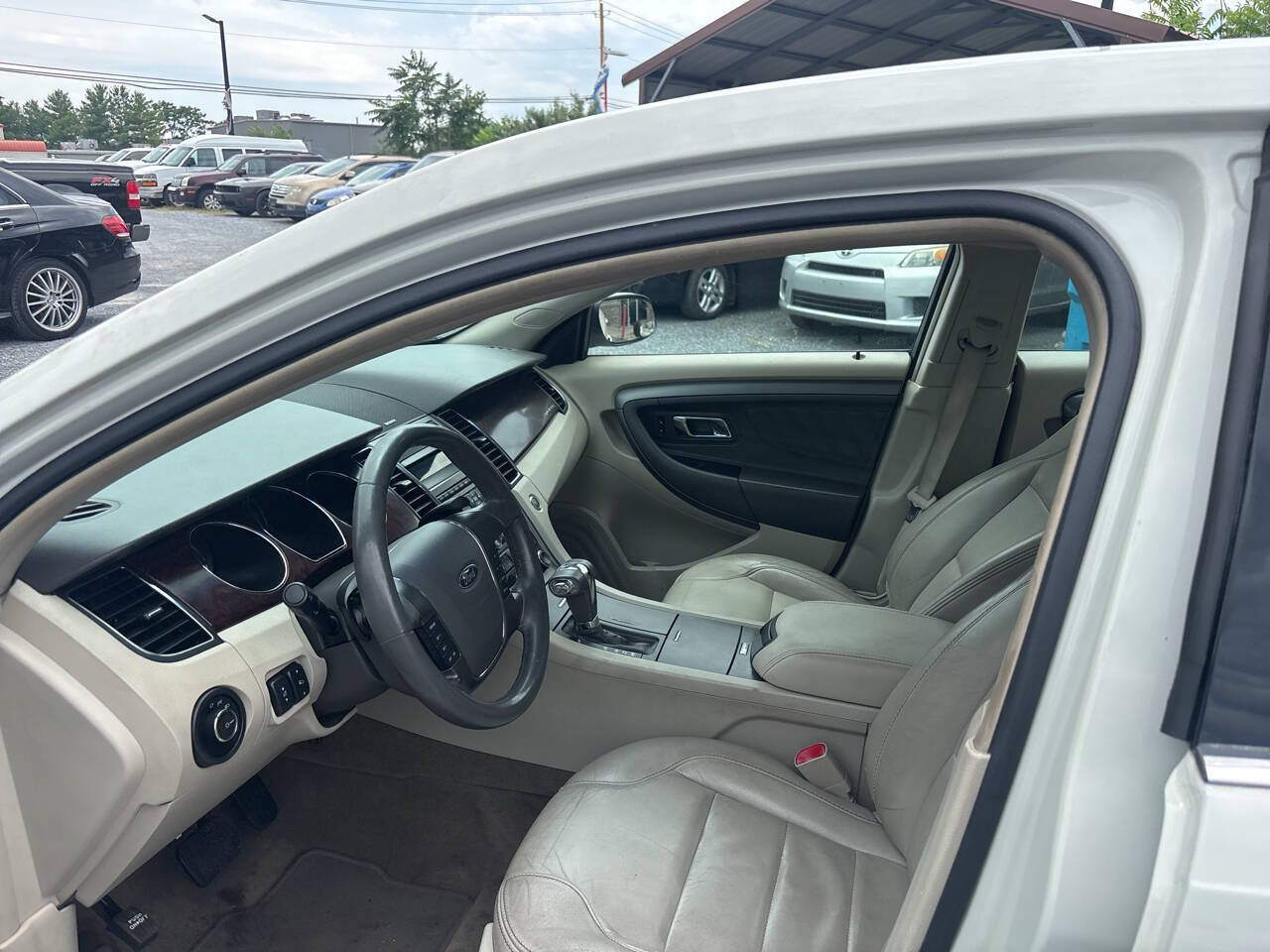 Used 2011 Ford Taurus SEL w/ 202A Rapid Spec Order Code FWD image 12