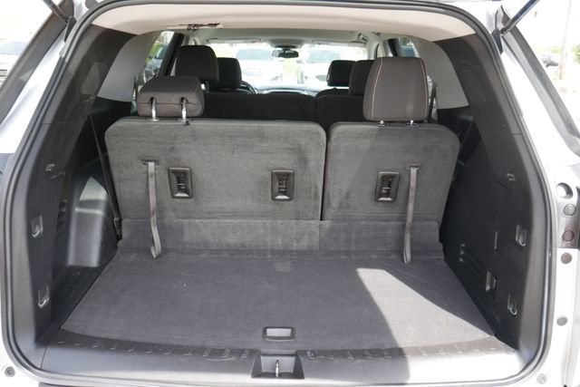 Used 2020 Chevrolet Traverse LS w/ LPO, Floor Liner Package AWD/4WD image 8