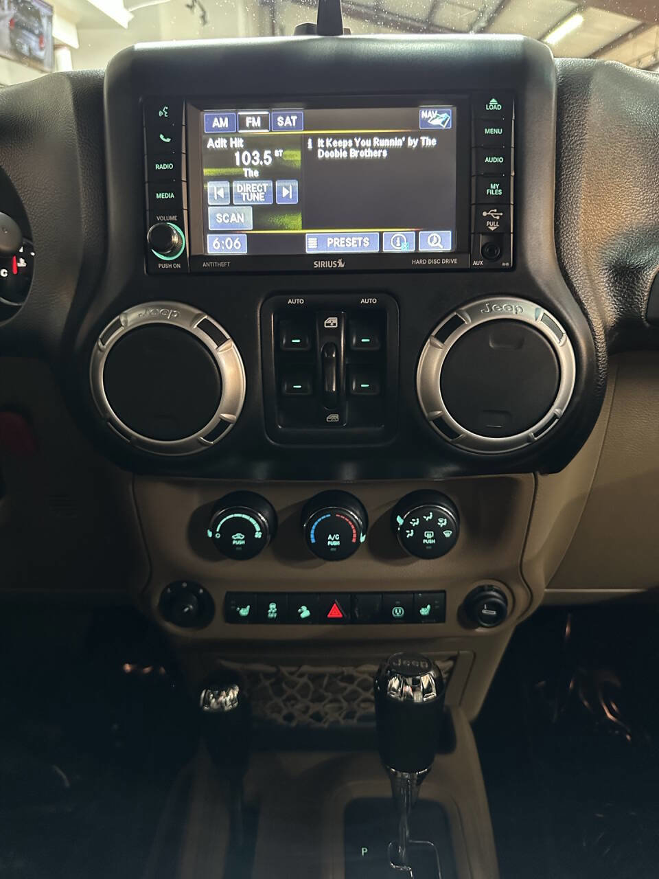 Used 2016 Jeep Wrangler Unlimited Sahara w/ Max Tow Package image 27