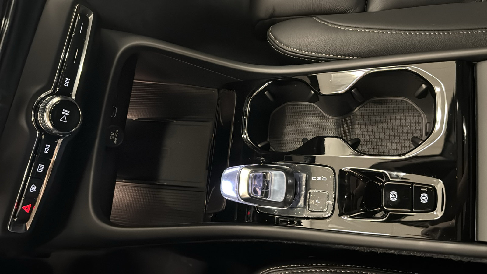 New 2026 Volvo XC40 B5 Ultra w/ Protection Package Premier AWD/4WD image 19