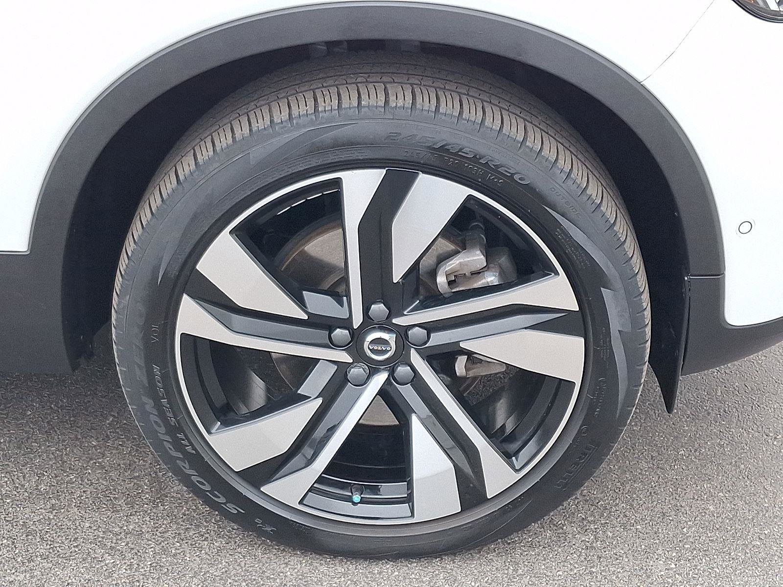 Certified 2023 Volvo XC40 B5 Ultimate w/ Protection Package Premier AWD/4WD image 8