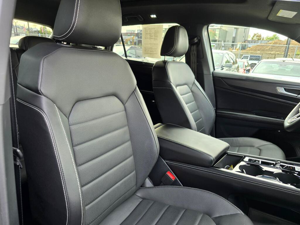Used 2024 Volkswagen Atlas Cross Sport SEL R-Line AWD/4WD image 11