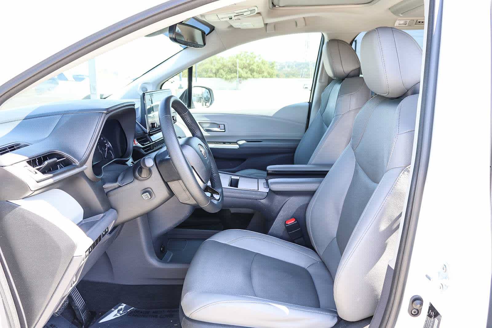 Used 2023 Toyota Sienna Limited AWD/4WD image 20