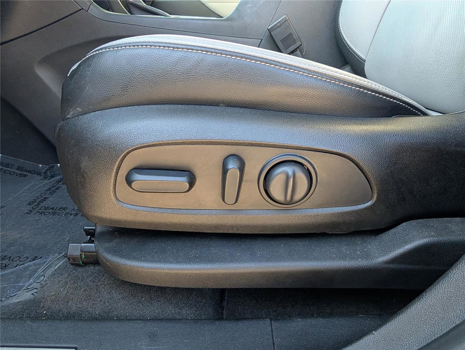 Used 2018 Chevrolet Equinox Premier image 20