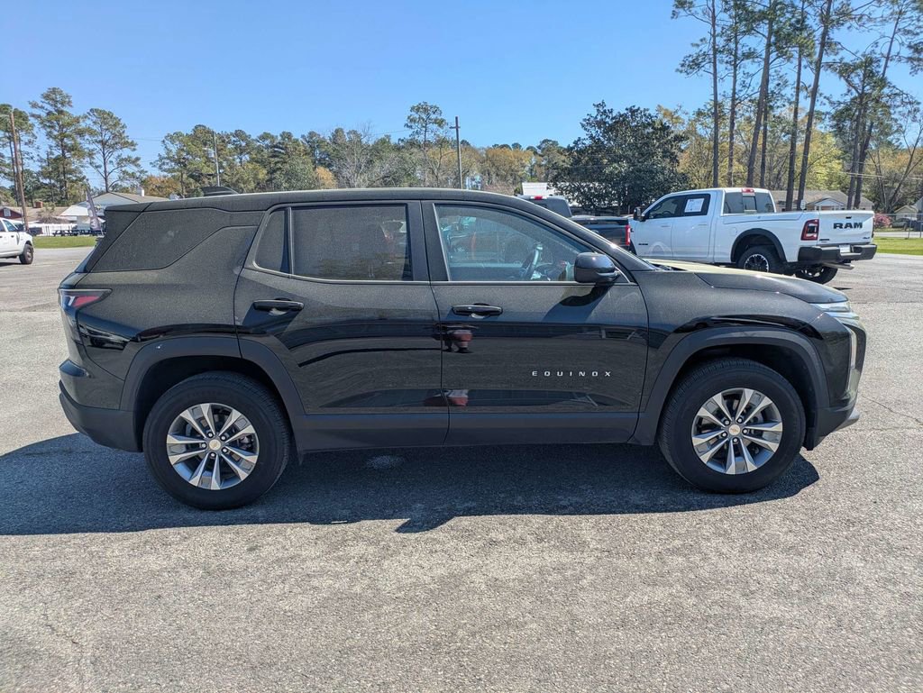 Used 2025 Chevrolet Equinox LT image 3