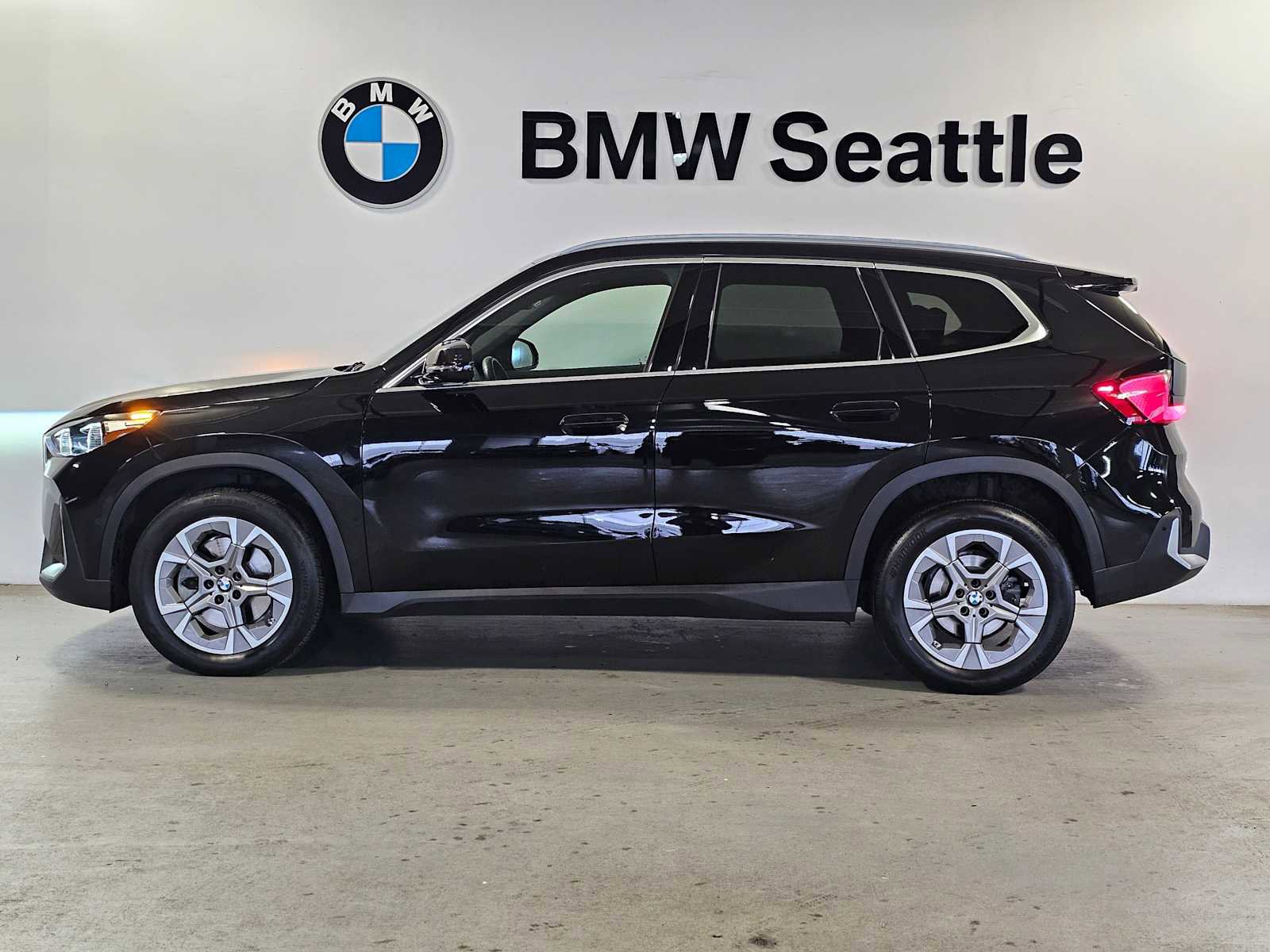 Used 2023 BMW X1 xDrive28i w/ Convenience Package image 3