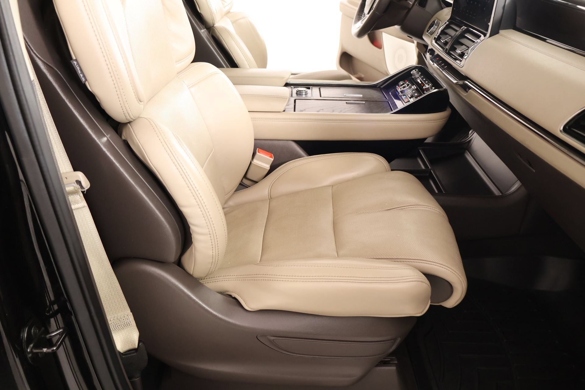 Used 2022 Lincoln Navigator Reserve AWD/4WD image 15