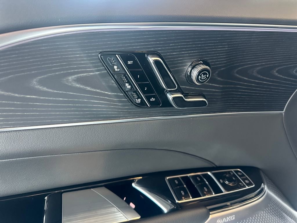 New 2026 Cadillac Lyriq Premium Luxury image 9