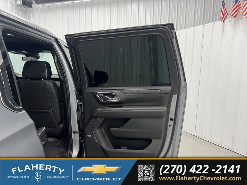 Used 2023 GMC Yukon XL SLT AWD/4WD image 12