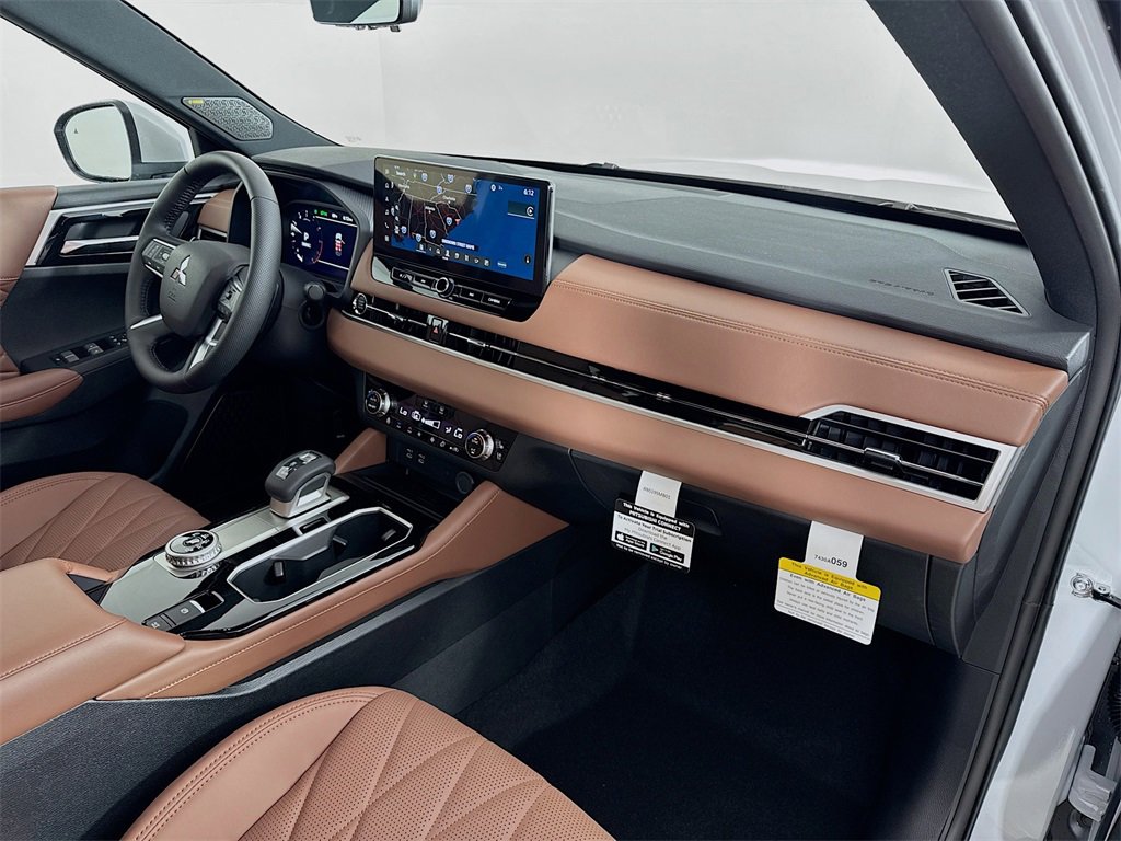 New 2025 Mitsubishi Outlander SEL image 32