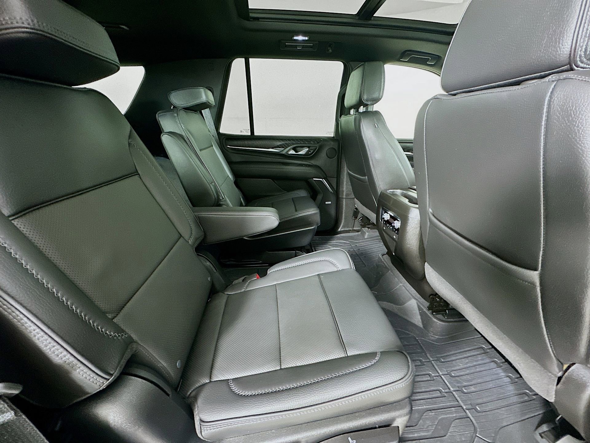 Used 2023 GMC Yukon Denali w/ LPO, Floor Liner Package image 30