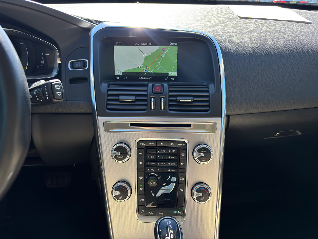 Used 2017 Volvo XC60 T6 Dynamic w/ Preferred Option Package AWD/4WD image 15