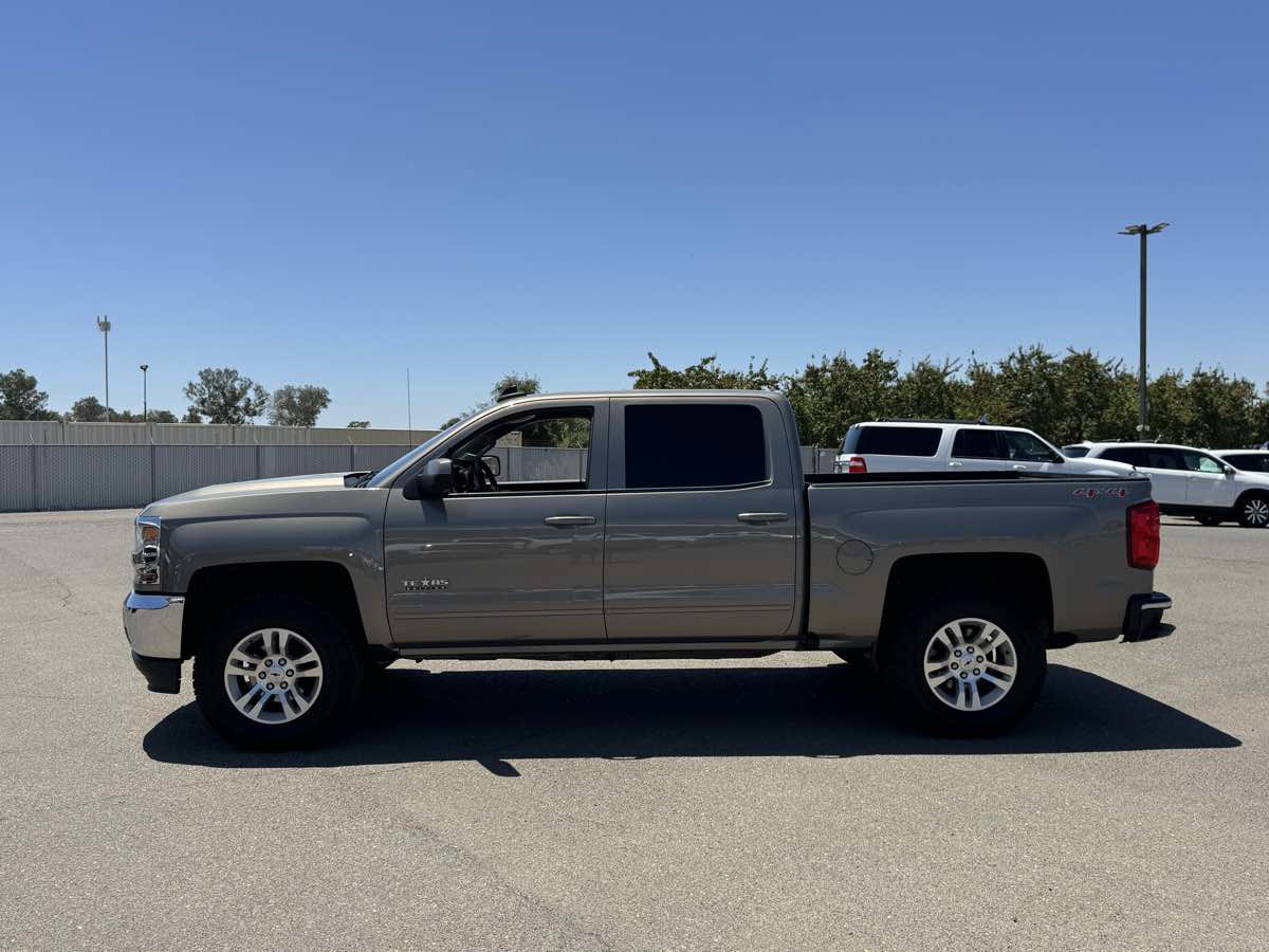Used 2017 Chevrolet Silverado 1500 LT w/ High Desert Package AWD/4WD image 6
