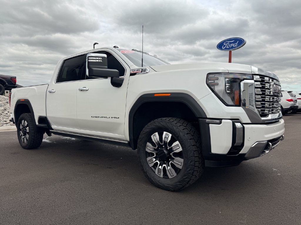 Used 2024 GMC Sierra 2500 Denali w/ Denali Reserve Package AWD/4WD image 3