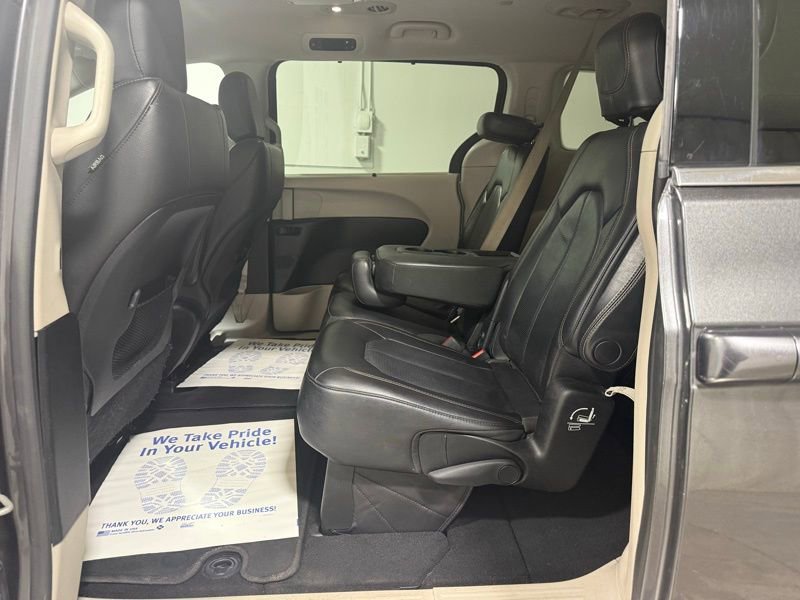 Used 2018 Chrysler Pacifica Touring-L image 16